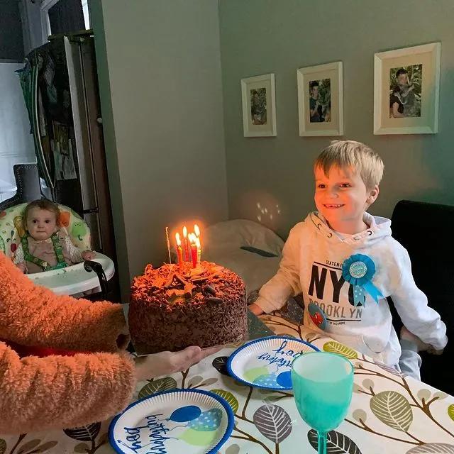 结婚30年生22娃，网友群嘲太窒息了，结果他们的生活却啪啪打脸