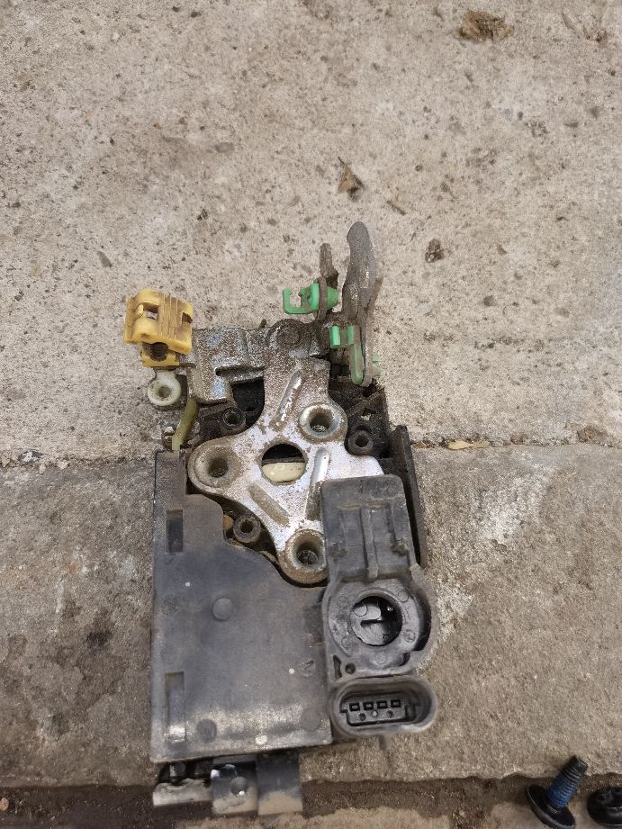 汽车遥控钥匙哪里修理,汽车遥控锁坏了哪里能换