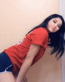 贾玲在沙发上翘二郎腿搞笑图片,贾玲跷二郎腿动图下载