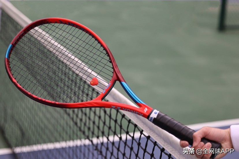 2021新款YONEXVCORE100网球拍测评