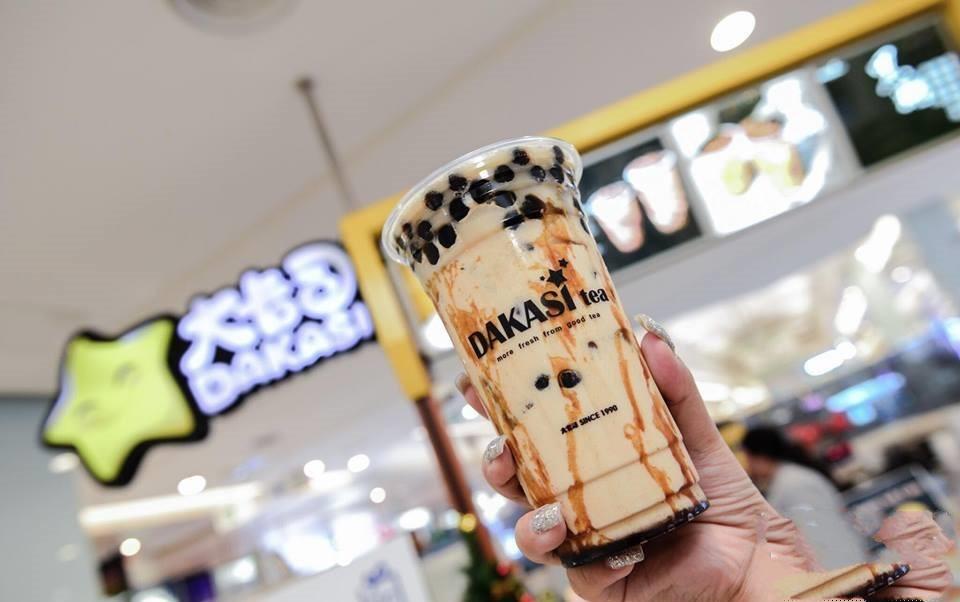 排队喝的奶茶,排队的奶茶