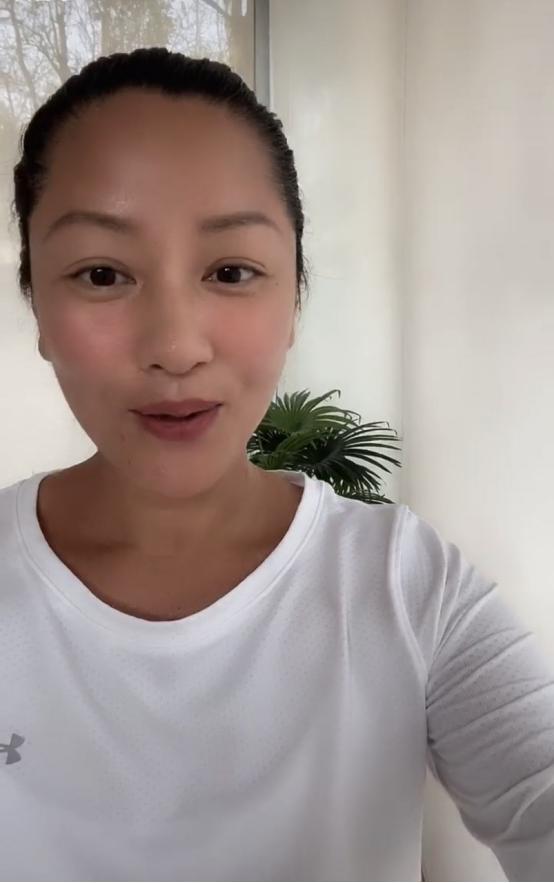 瞿颖真是太会保养了，48岁的年纪皮肤状态似少女，谁看了不羡慕