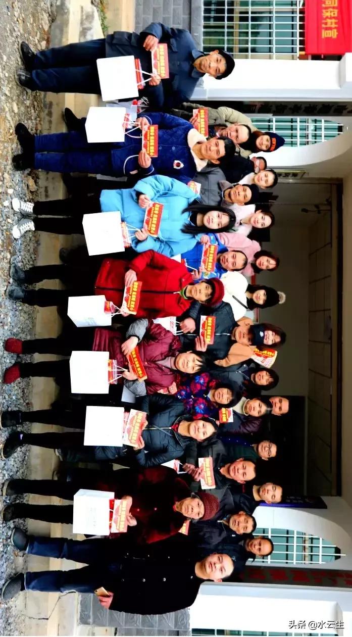 武冈这家公司好大气,给村民拜年发600元一个大红包