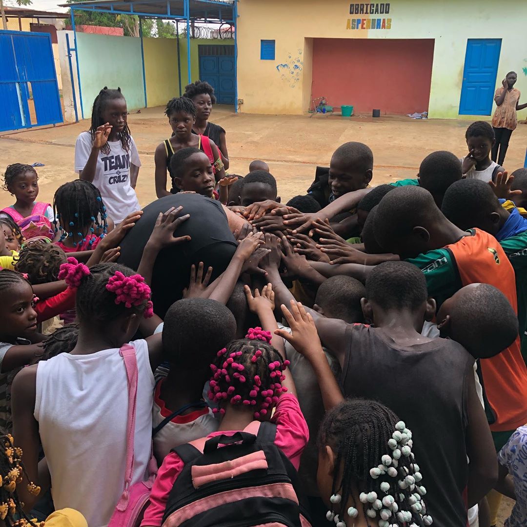 在非洲工作是种什么样的体验？真的有保姆，司机，保安伺候吗？