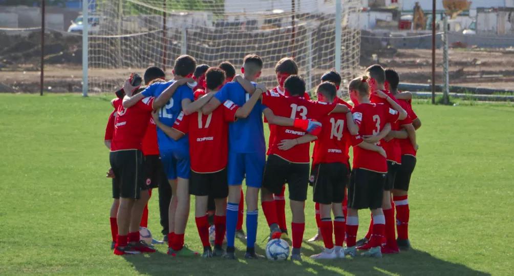 送孩子足球礼物,送孩子踢足球好不好