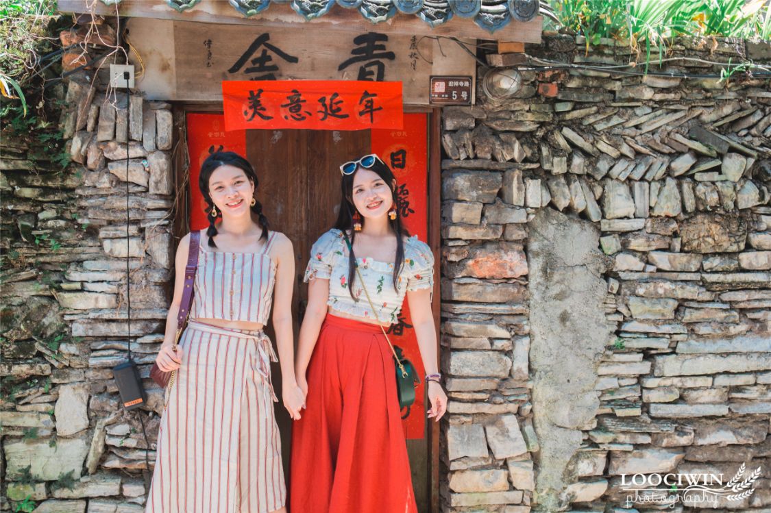 贵州除了千户苗寨还有其他玩的吗,贵州千户苗寨外的古镇