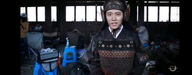 蝉联演员榜冠军之后，又宣传新商务，没背景的他真的火了吗