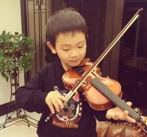 王宝强与马蓉年龄差距是多少,马蓉离婚后有没有带孩子