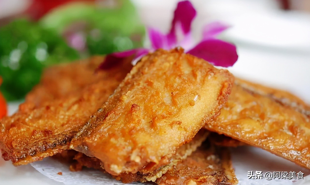 煎带鱼不粘锅不破皮,用面粉淀粉煎带鱼不粘锅不破皮