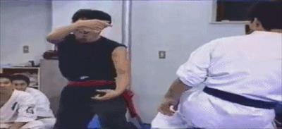 成龙年轻时真能打过李小龙吗,成龙功夫小子打醉拳