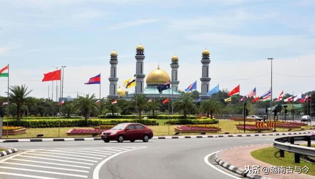 此小国是亚洲第一富国，是明朝一位中国人所建立的国家