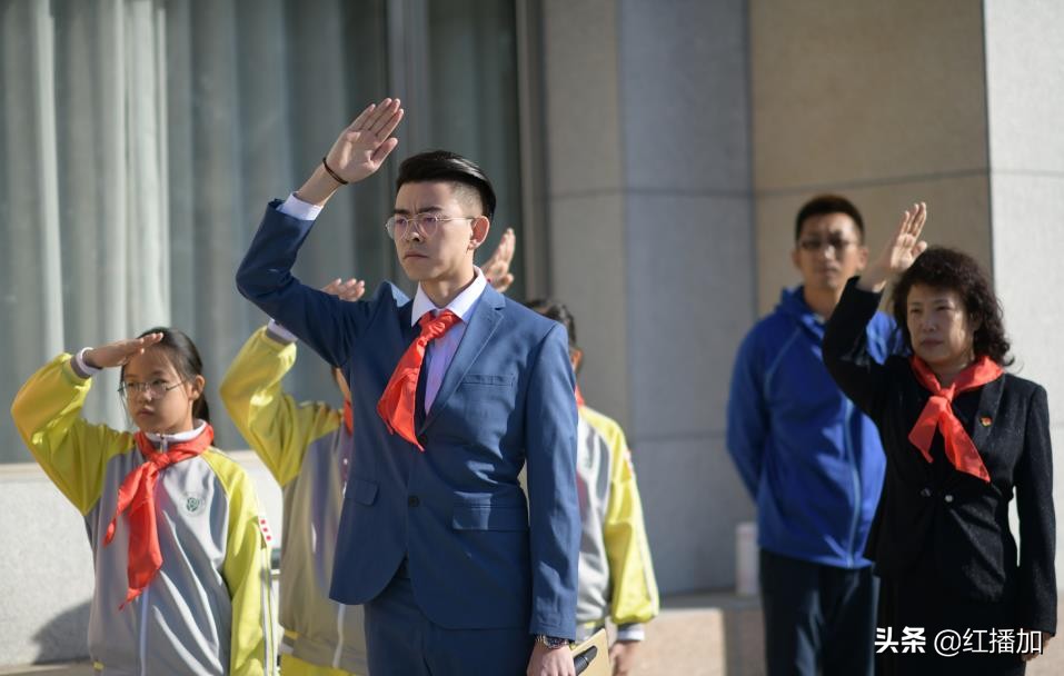 少先队员参加少先队活动感受,小学少先队员入队活动