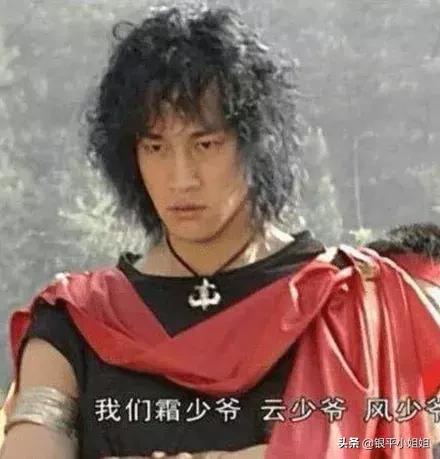 泫雅的脸型是菱形脸吗,猫系菱形脸的女生好看吗