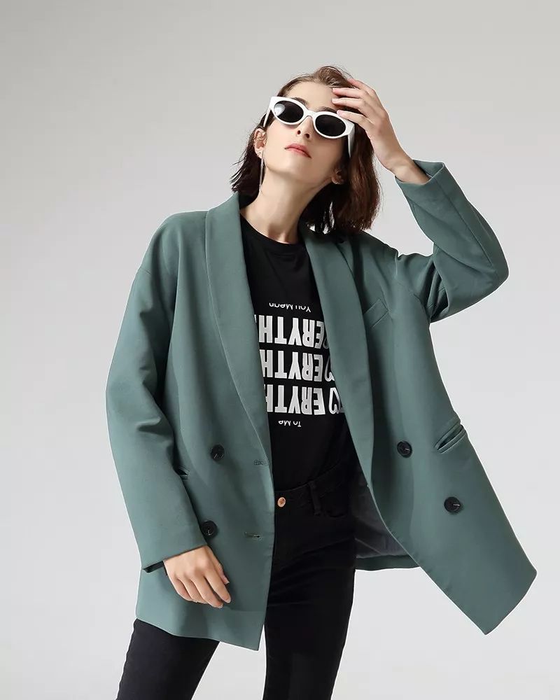 穿搭各种外套,中长款牛仔外套怎么搭配好看夏天