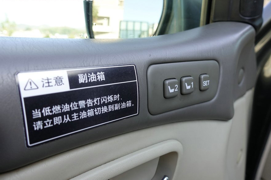 丰田陆巡对比沃尔沃xc60,丰田陆巡和雷克萨斯570哪个好