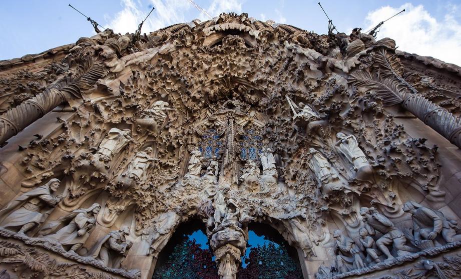 设计大师安东尼奥高迪,西班牙设计大师高迪