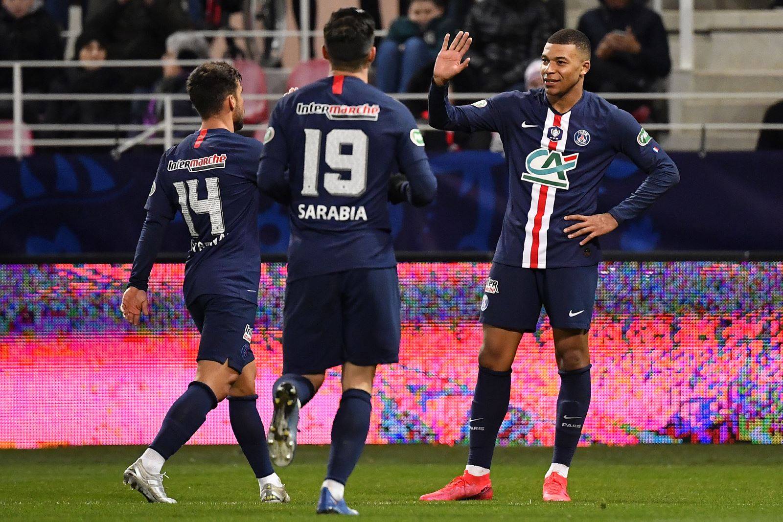 大巴黎3-1胜梅斯,大巴黎4-0第戎内马尔队长