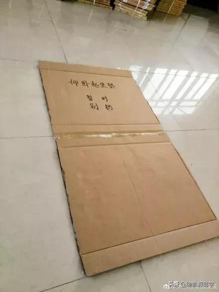 每个家庭都有个瑜伽垫,每个家庭角落都有个瑜伽垫