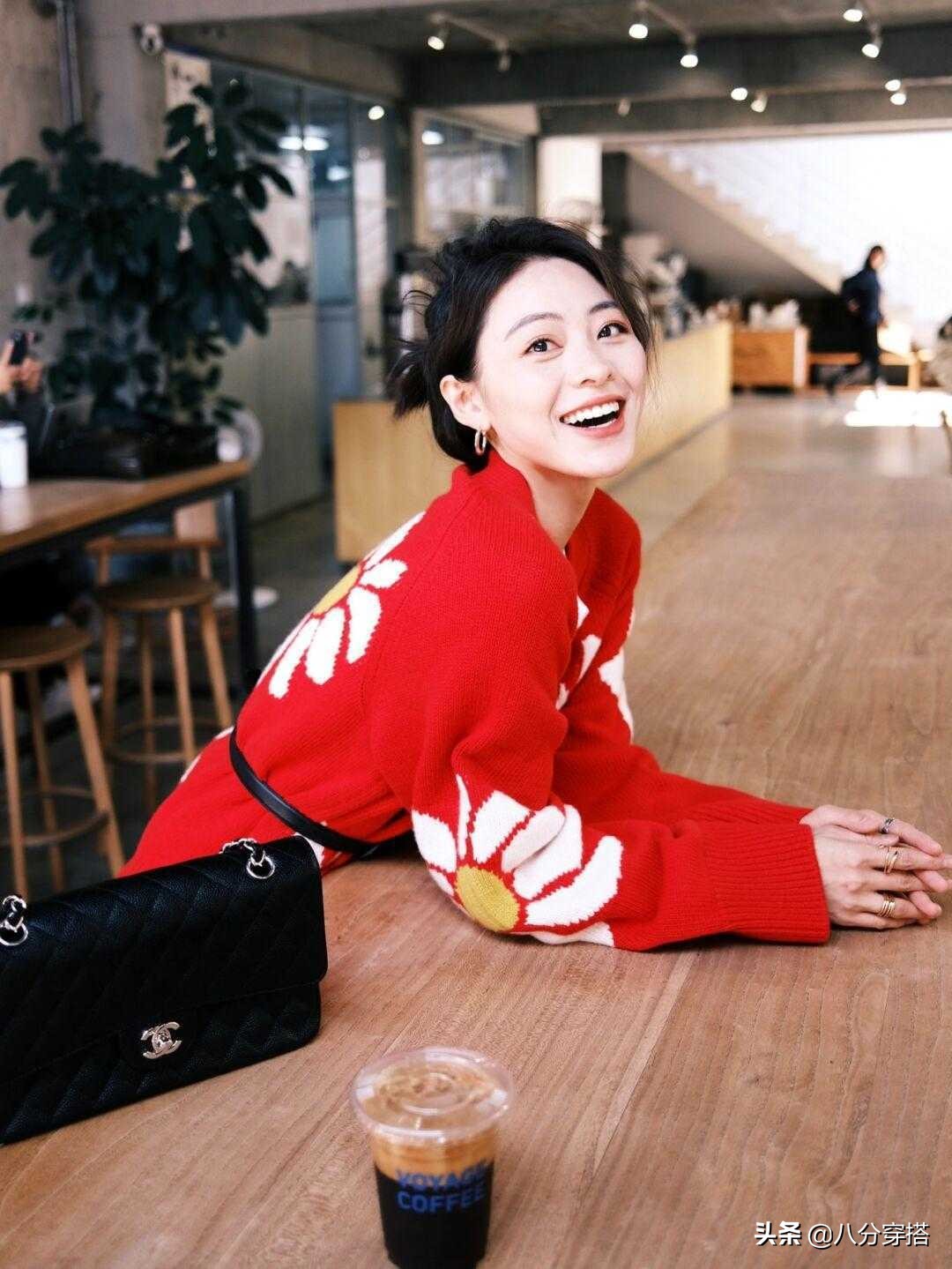 显白气质又柔软渐变慵懒风毛衣,女人穿长款毛衣怎么搭配好看