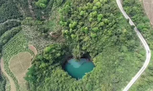 茅岩河心湖太美惹祸端，土家族夫妻酒茶斗诗篇