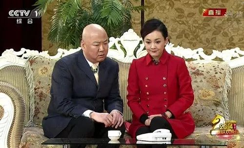 春晚时尚图鉴:热巴杨幂的红裙、王菲刷碗手套和董卿李思思的口红