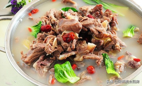 炖羊肉不放什么料好吃,怎样炖羊肉好吃不腥不膻