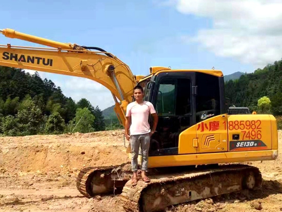 一门手艺带给他命运转折，一台挖机铺就了致富路