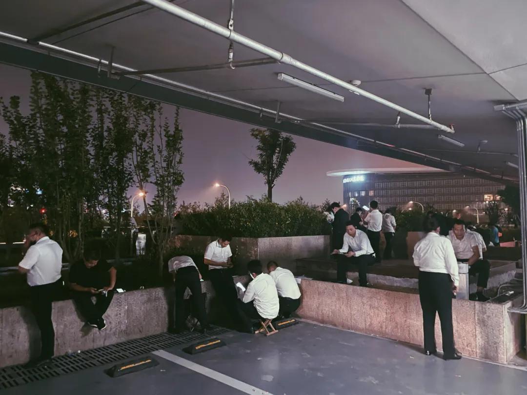 网约车司机掉手机,网约车司机可以拽出来了吗