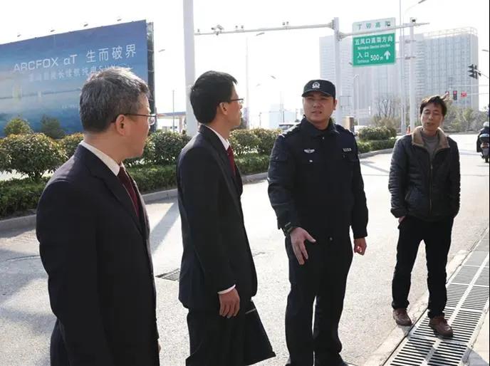 检察建议守护群众脚底下的安全,以案释法偷窨井盖可构成严重犯罪