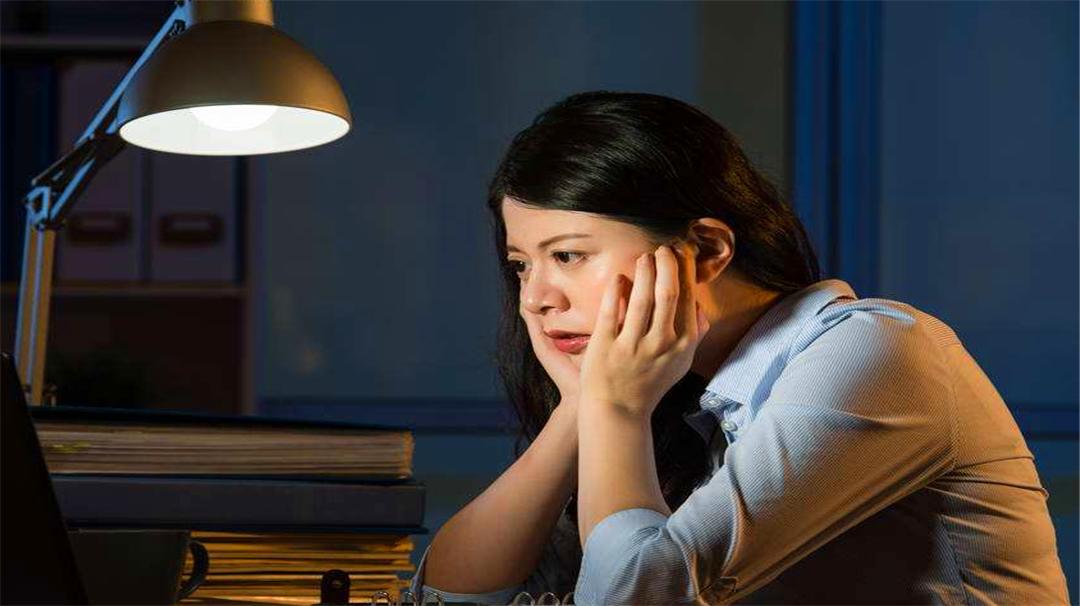 熬夜吃什么食物眼睛清晰,经常熬夜吃什么水果对眼睛好