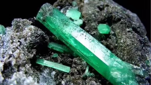 周大福收购ENZO彩宝品牌，消费者该如何选购、辨别彩色宝石价值呢