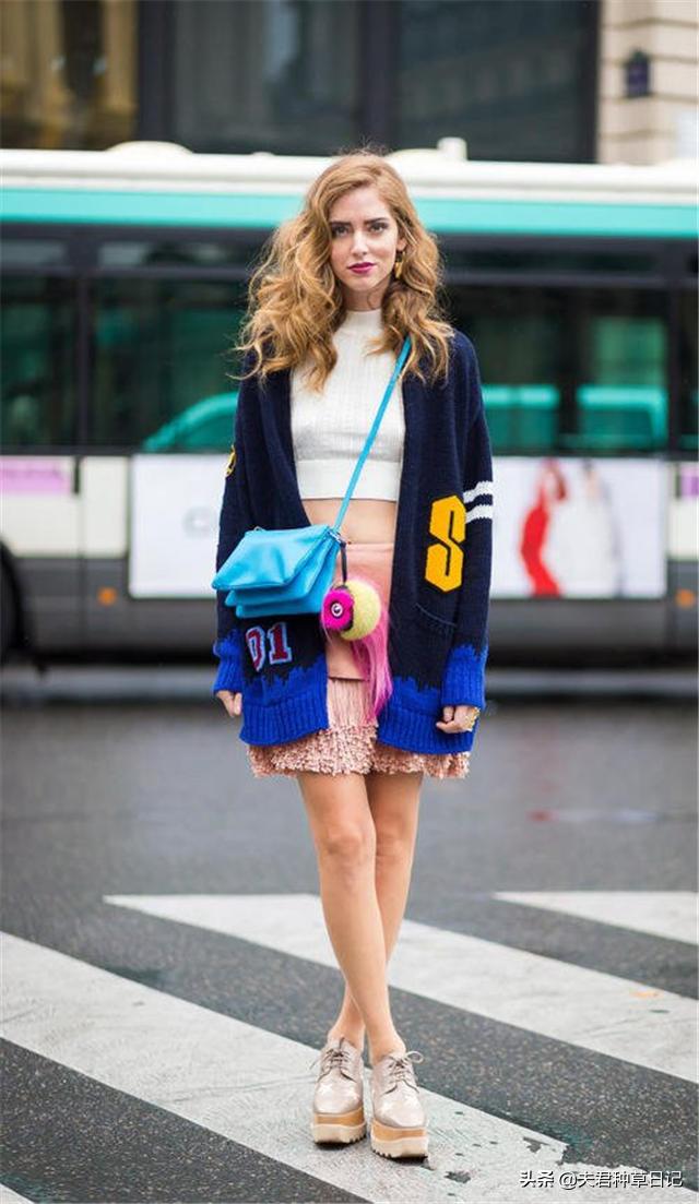 为啥好多女人都不穿高跟鞋了,适合现在穿的小白鞋