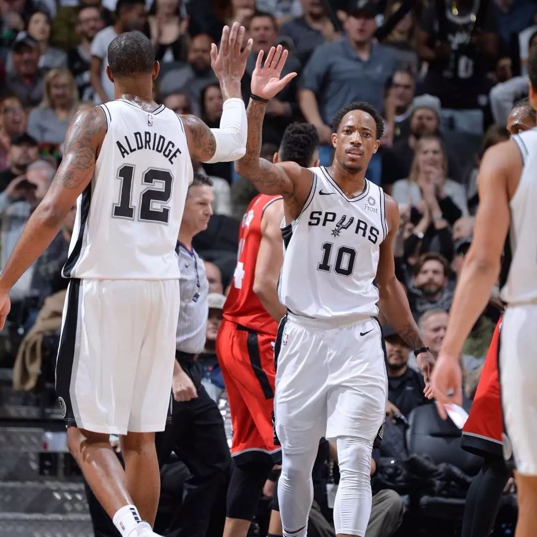 马刺球迷狂嘘伦纳德,马刺球迷伦纳德被骂视频