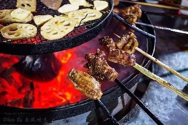 全国烧烤最出名的省份,东北烧烤与南方烧烤