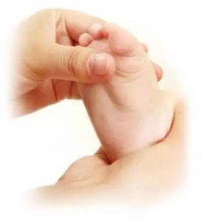 10-12个月宝宝抚触操教学,7-9个月婴儿抚触按摩教程