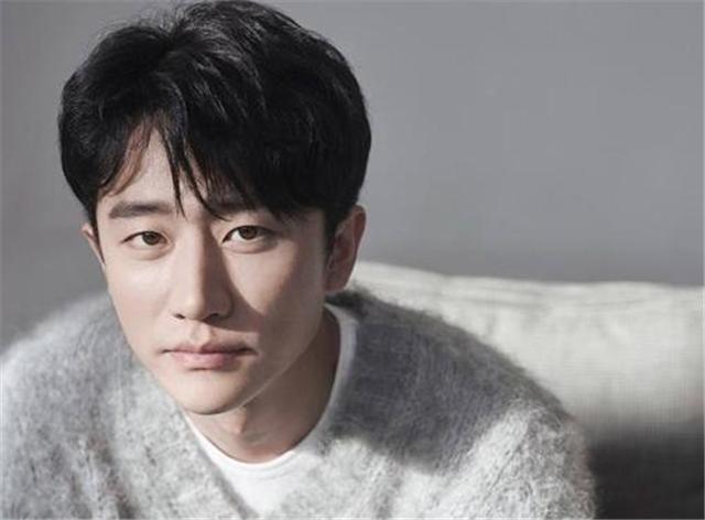 黄轩谈父母婚姻失败,黄轩小时候经历了家庭变故