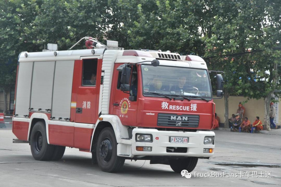 卢森宝亚at3车头上是什么,at3主战消防车多少钱一辆