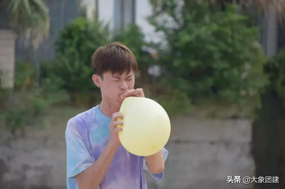 团建爬山玩法,团建摸石头过河玩法技巧