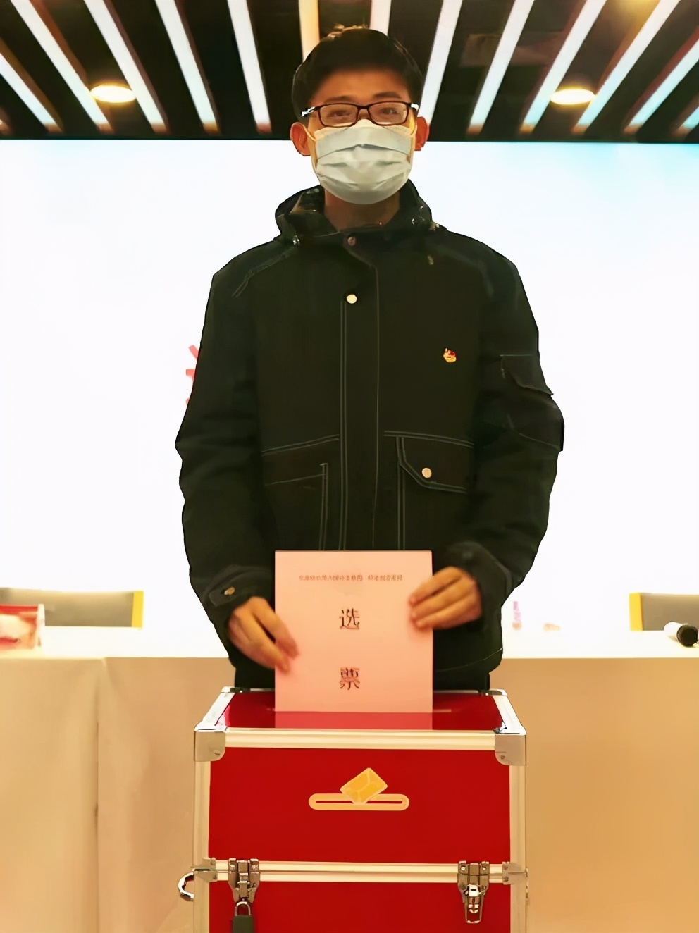 党总支召开第一次党员大会,党支部成立首次会议