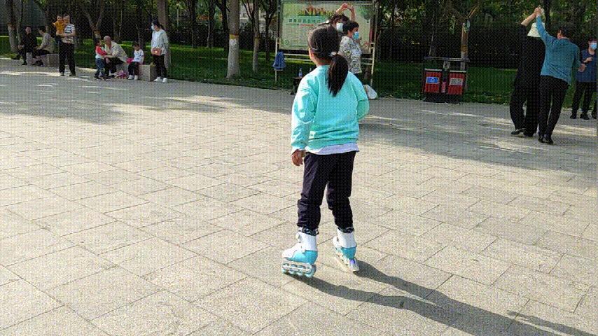 给孩子童年最好的礼物：儿童轮滑鞋