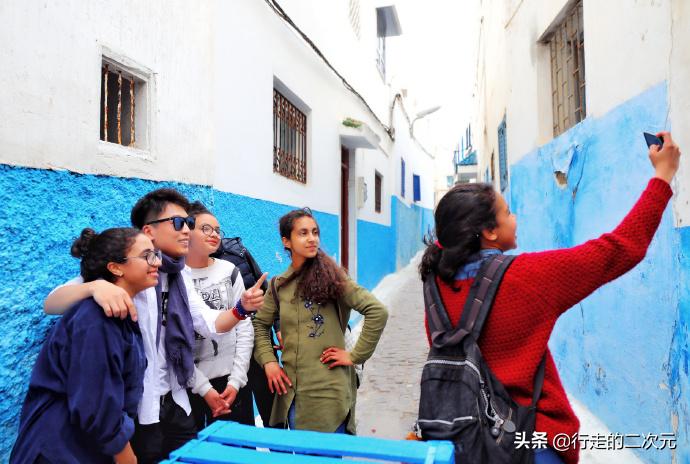 比舍万沙夫更美的“蓝城”,大西洋的风就在耳边吹过,还可以吸猫