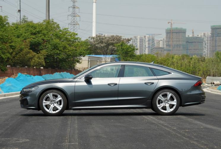 奥迪a7新款上市老款还能买到吗,开了2年的奥迪a7还能卖多少