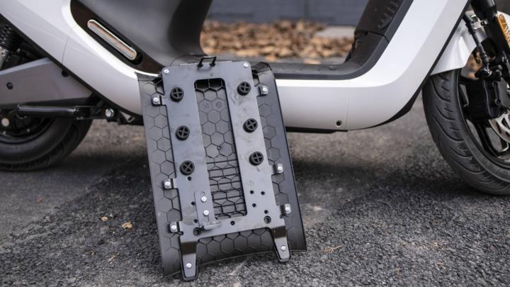 大灯炫酷有型,九号e100大灯效果