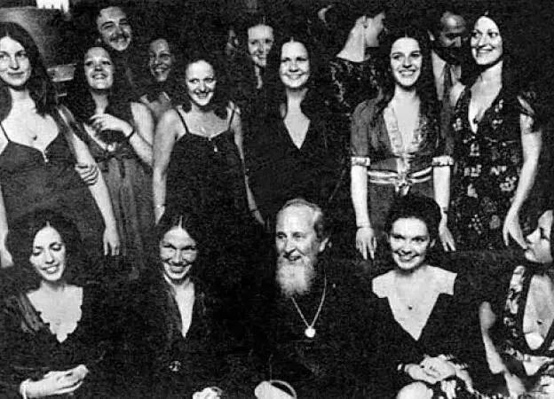 逼迫少女当*奴性**、性侵儿媳、害死亲儿子!他说这是“神的旨意”