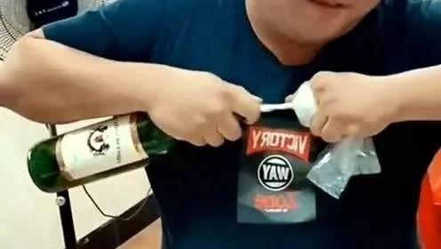 徒手开红酒木塞小技巧,开红酒的正确方法视频教程