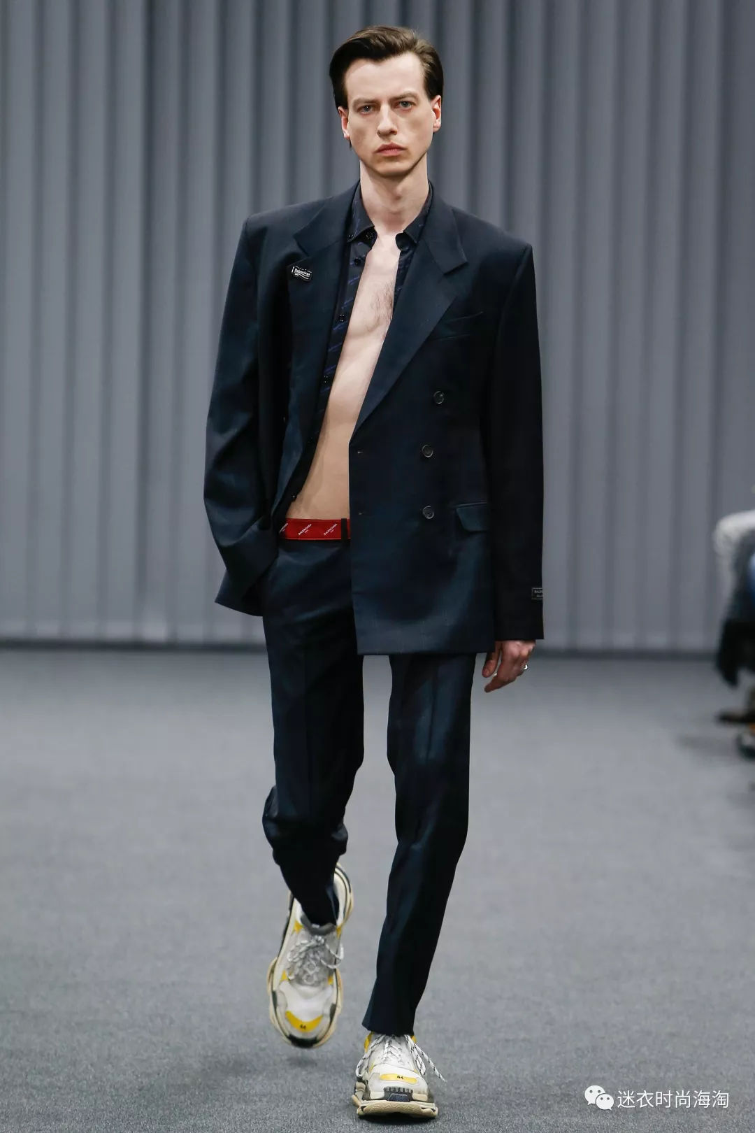 balenciaga上衣巴黎世家,balenciaga高定衣服