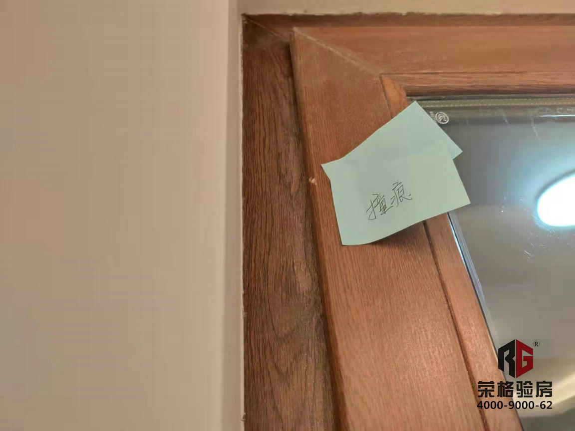 荣格验房墙面裂纹怎么回事,荣格验房在哪