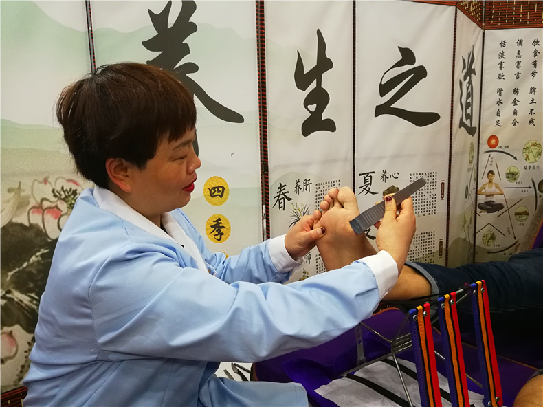 最美修脚师郭丽娟,河南孟津郭丽娟