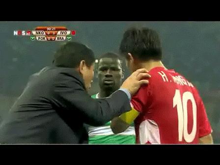 足球逗比视频,最有趣的足球10大搞笑瞬间