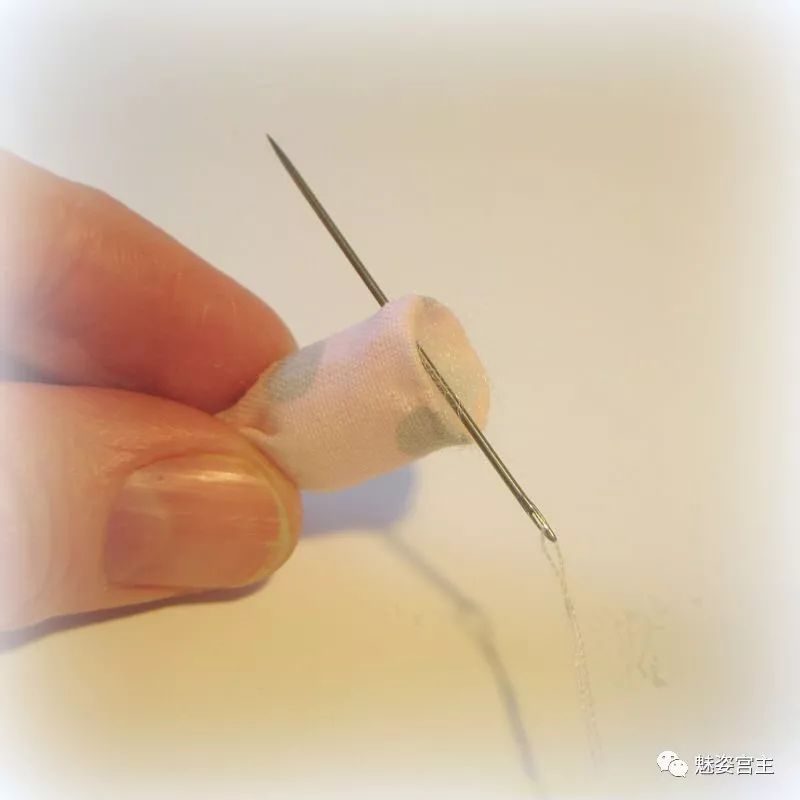 怎么制作花朵手工布料教程,怎么用剩下的布料做衣服上的小花